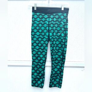 Nike Dri fit women’s fitness pants cropped leggings XS green black cheetah print
